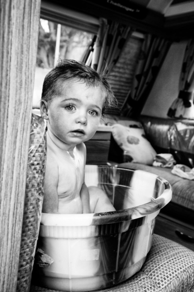 Детство на колесах: юные ирландские цыгане на потрясающих фотографиях Джейми Джонсона Детство на колесах: юные ирландские цыгане на потрясающих фотографиях Джейми Джонсона