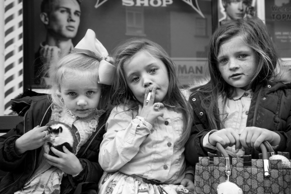 Детство на колесах: юные ирландские цыгане на потрясающих фотографиях Джейми Джонсона Детство на колесах: юные ирландские цыгане на потрясающих фотографиях Джейми Джонсона