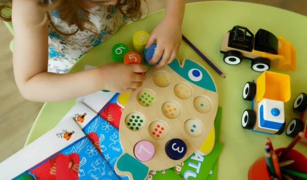 26 игр с детьми 7 лет дома и на улице