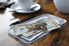 Россияне рассказали о самых необычных чаевых в путешествиях Россияне рассказали о самых необычных чаевых в путешествиях